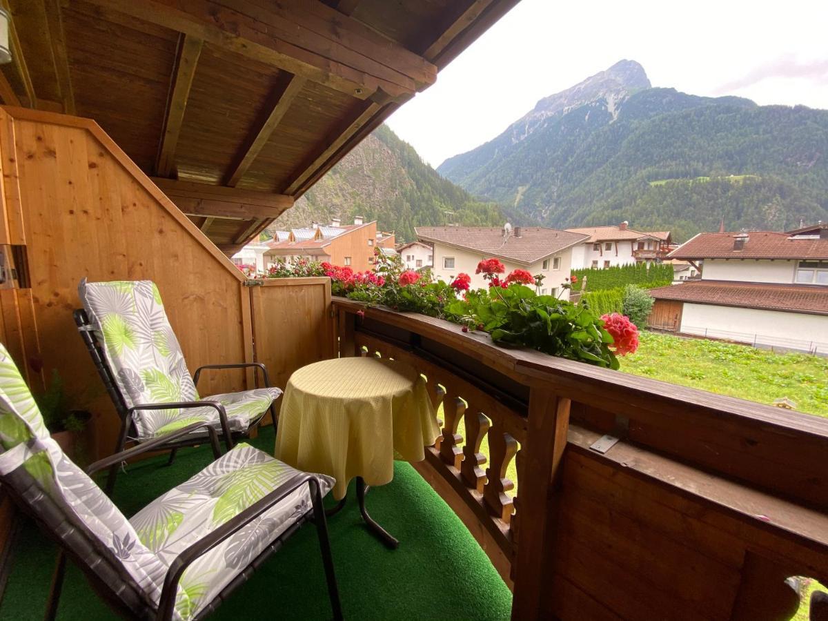Gaestehaus Waltraud Längenfeld Exterior photo
