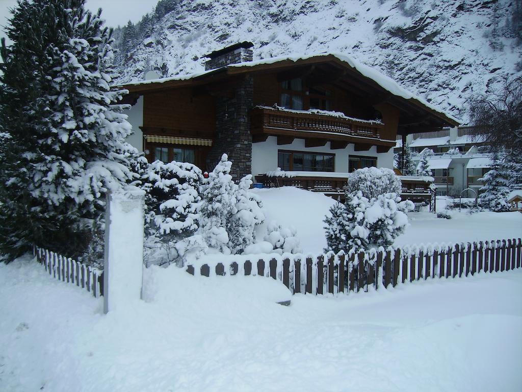 Gaestehaus Waltraud Längenfeld Exterior photo