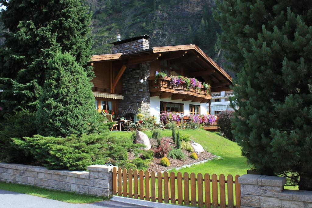 Gaestehaus Waltraud Längenfeld Exterior photo